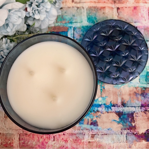 ‼️SOLD‼️Bath and body works bbw frozen lake 3 wick candle - Picture 3 of 5